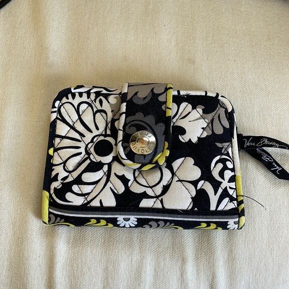 Vera Bradley-Baroque Print 2012 Winter-Fold Over Kiss Lock Wallet/Coin - Picture 1 of 3